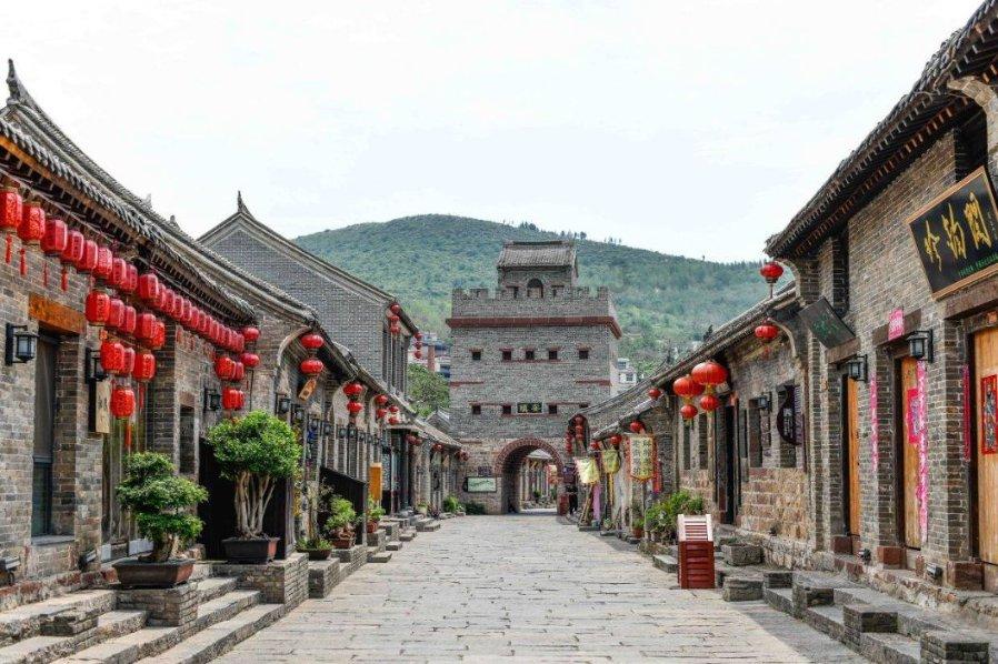 民间故事:财主儿子去讨饭,遇老人送杂粮粥,老人一句话羞杀了他