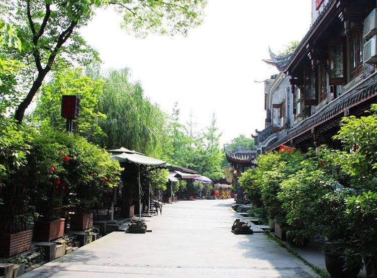机智问答网页-网曝有人在陈赫火锅店吃出蛆和防腐剂,此事属实吗?专家在线解答问题